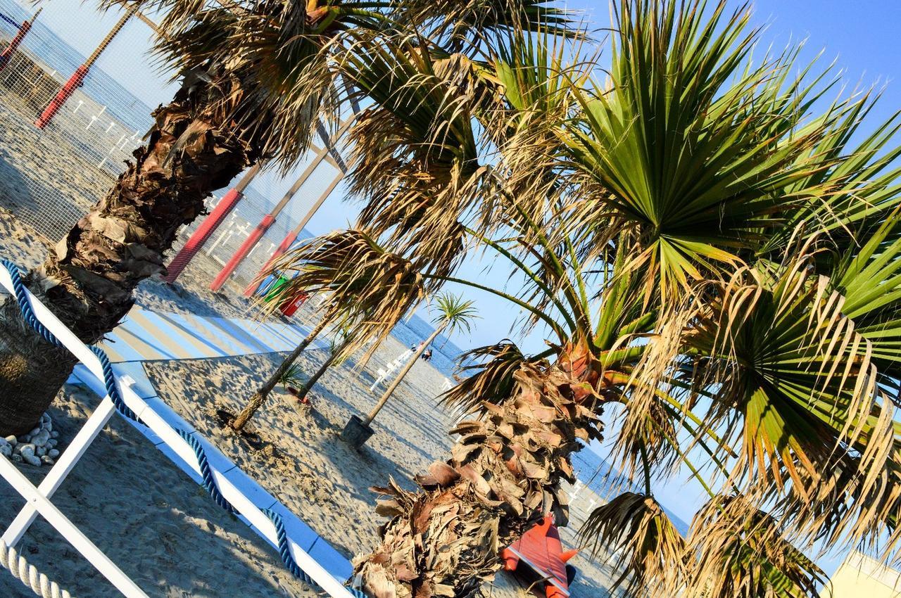 Hotel Villa Cesira Bellaria-Igea Marina Buitenkant foto